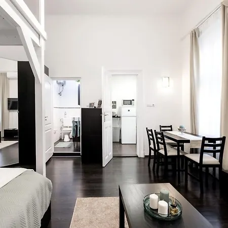 Charming Downtown Hideaway Steps From New York Cafe! Apartment Budapest Exterior photo