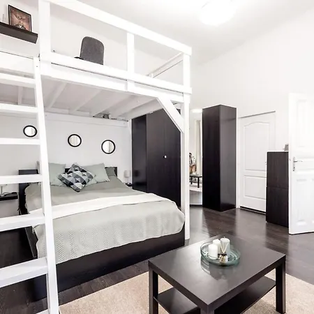 Charming Downtown Hideaway Steps From New York Cafe! Apartment Budapest Exterior photo