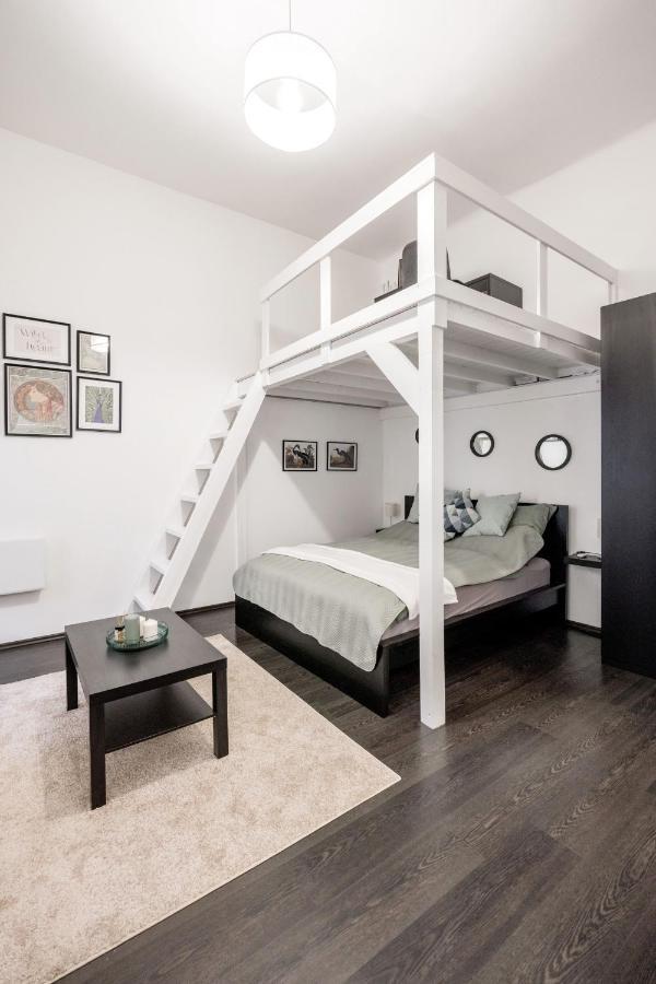 Charming Downtown Hideaway Steps From New York Cafe! Будапешт