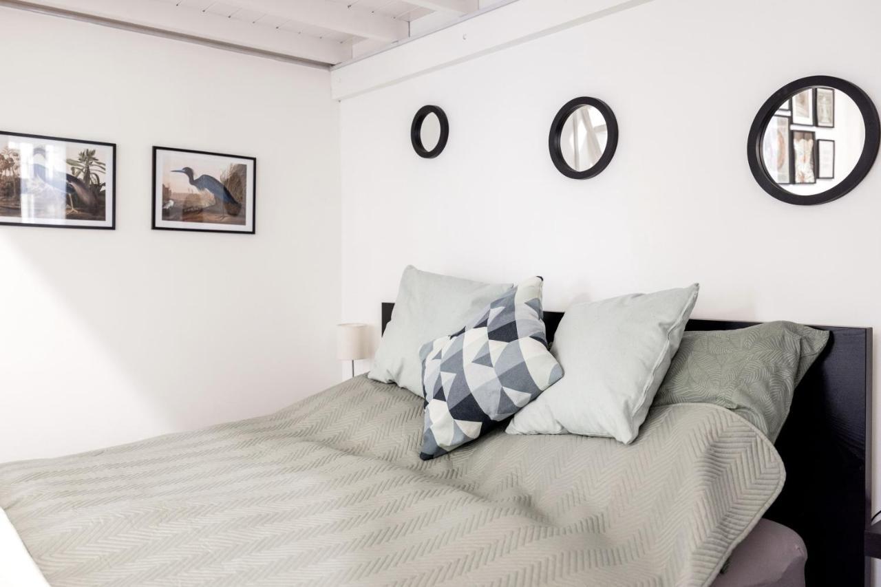 Charming Downtown Hideaway Steps From New York Cafe! Будапешт